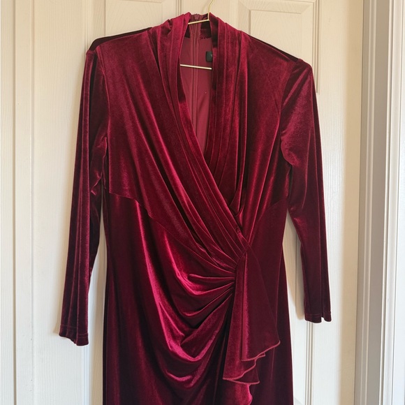 Tadashi Shoji Ruffle Long Sleeve Velvet Gown – Burgundy – Size XL - Picture 4 of 9